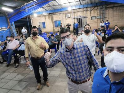 Referentes liberales de los movimientos de Blas Llano, Salyn Buzarquis y Dionisio Amarilla, el viernes último en la sede del PLRA.