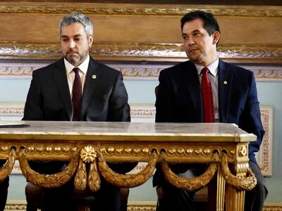 El flamante ministro del Interior, Euclides Acevedo, ante el titular de la Corte Eugenio Jiménez, el presidente Mario Abdo Benítez y el vicepresidente del Senado Martín Arévalo, ayer a la tarde.