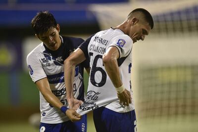 César Villagra (26) le marcó dos goles a Luqueño