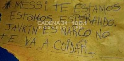 los sospechosos arrojaron un papel a la calle con una nota que llevaba la frase en la cual nombran tanto a Messi como a Pablo Javkin, intendente de Rosario.