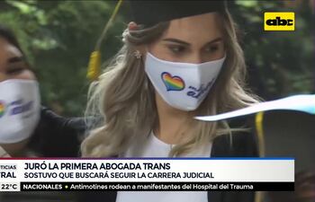 Juró la primera abogada trans