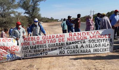 En la imagen de archivo  se ve a los indígenas cerrando la Transchaco la semana pasada.