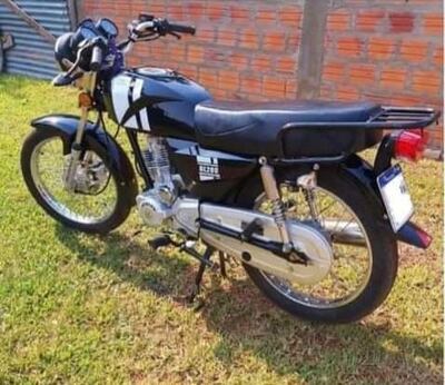 La motocicleta robada es una Kenton GL 200, 2019, negro, matrícula 013 AACF.
