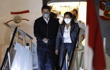 El presidente de Perú, Pedro Castillo, junto a la primera dama Lidia Ulcida Paredes Navarro.