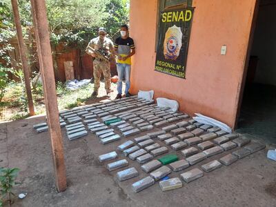 El detenido y las evidencias incautadas.