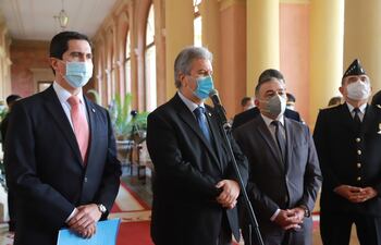 El ministro Federico González y el fiscal Emilio Fúster se reunieron con representantes del sector privado para rendir cuentas en la guerra contra el contrabando.