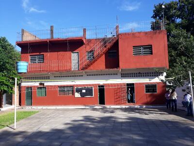 Todo un pabellón está con peligro de derrumbe en el Colegio Nacional Genesis de San Lorenzo.