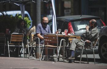 La exposición diaria al sol, al menos por 10 minutos, es clave para la producción natural de la vitamina D, actualmente limitada por el confinamiento masivo provocado por la pandemia.