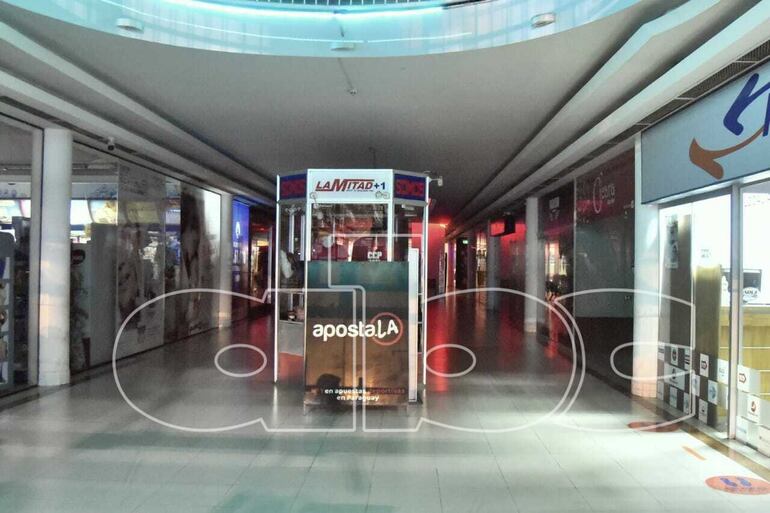 Local de Apostala en La Rural Shopping.