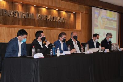 En su primera jornada como ministro de Industria y Comercio, Luis Alberto Castiglioni acompañó la presentación de un reporte de la UIP-