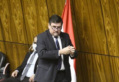 A instancia del titular del Senado, Blas Llano (PLRA), en menos de un minuto el pleno analizó la creación de dos distritos.