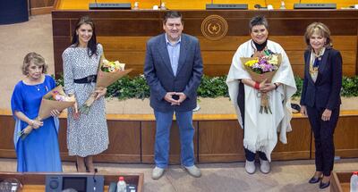 Ana María Imizcoz, Graciela Meza, el senador Blas Llano, Lizza Bogado y Margarita Morselli, durante el acto celebrado ayer.