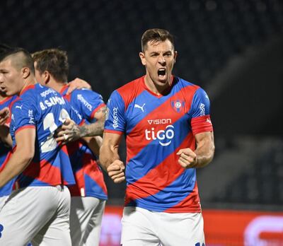 Diego Churín, de Cerro Porteño, festeja su gol ante Tacuary en La Nueva Olla.