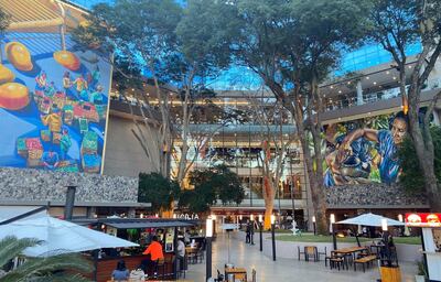 En el marco del tour de descuentos también organizan música en vivo hoy sábado 23 de abril a las 19:00 en la Plaza Mariscal con el artista Rubén García.