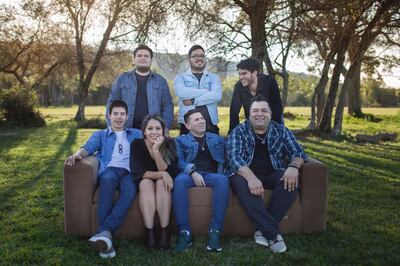 Adolfo Torres junto a los integrantes de Género Zelote. La presentación del álbum de música gospel se hará con un concierto virtual. El álbum contó con la participación de músicos invitados.