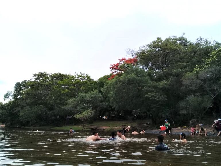 El balneario Paso Carreta fue muy concurrido en este primer día del año 2023.