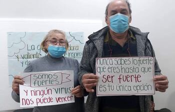 Pacientes recuperados de covid-19 en proceso de fisioterapia para recuperar su salud al 100%.