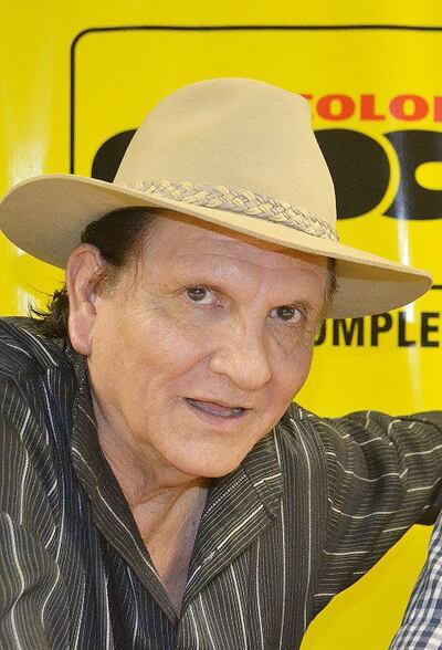 El cantante Rolando Percy permanece hospitalizado desde hace varios días, a causa del covid-19.