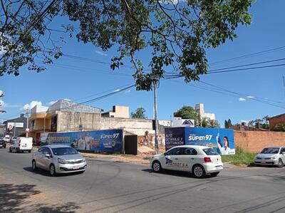 El concejal Pablo Callizo denunció que en la esquina de Lillo y Brizuela se construirá otra estación de servicio del emblema Petrobras.