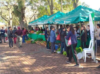 Exitosa feria agropecuaria estudiantil en Yaguarón.