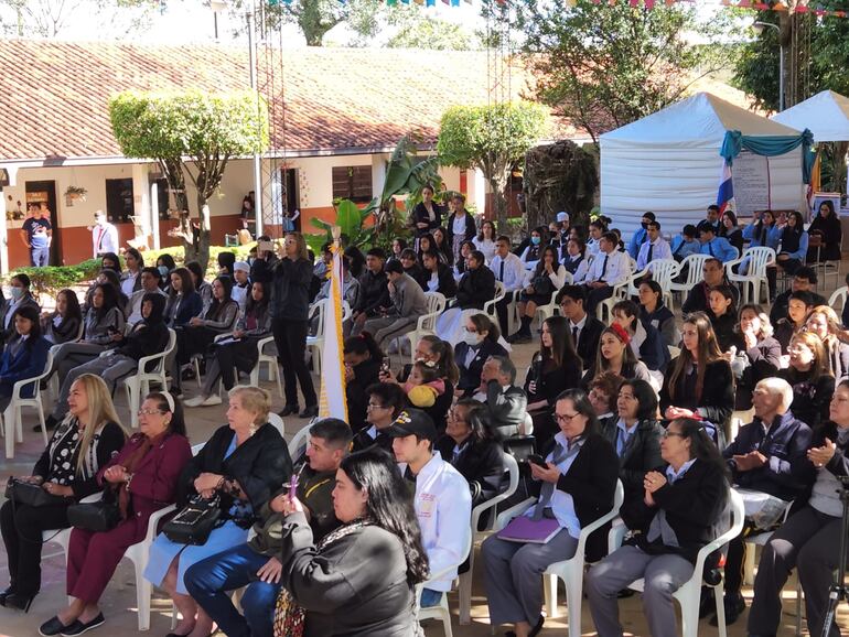Una importante cantidad de persona participa del Congreso de la chipa.