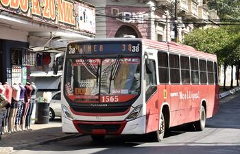 El precio del pasaje no va a subir, pero podrían aumentar los subsidios, según se informó.