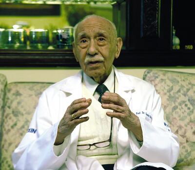 Maestro de sus hijas y nietas