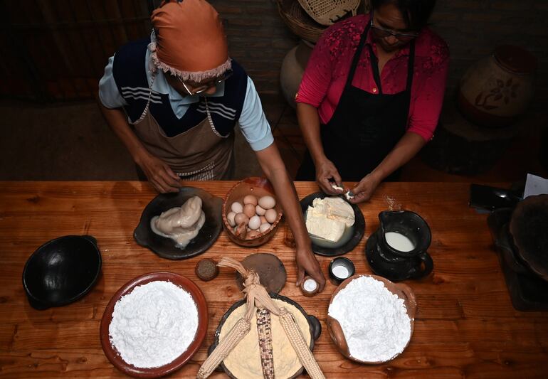Para la reunión en Yaguarón, la elaboración de la chipa contó con utensilios de ñai’ûpiû, tatakua y brasero de Itá, y el restante tempipuru es de Tobatí.