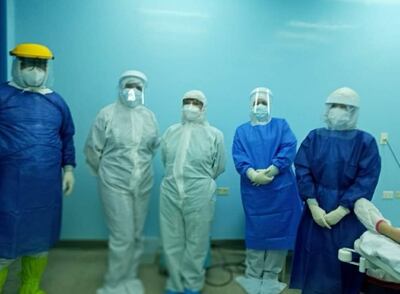 El plantel de profesionales que participó del parto covid en el IPS.