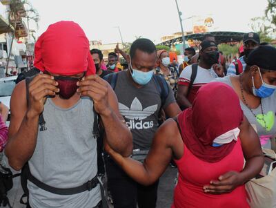 Migrantes centroamericanos parten en caravana desde la ciudad de Tapachula en el estado de Chiapas, México.