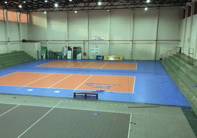 Vista del piso especial para la práctica del vóleibol tradicional en el polideportivo de la FPV en SND.