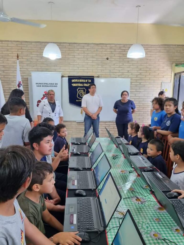 convenio entre el municipio, el Ministerio de Educación y la Escuela Cristóbal Colón.