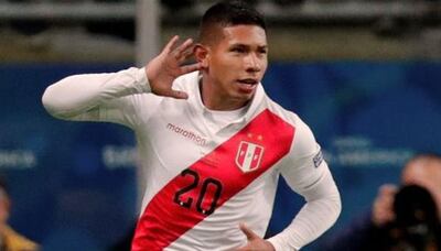 Edison Flores no obtuvo el permiso para jugar por su selección.