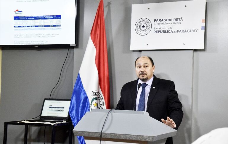 Julio Fernández, director nacional de Aduanas.