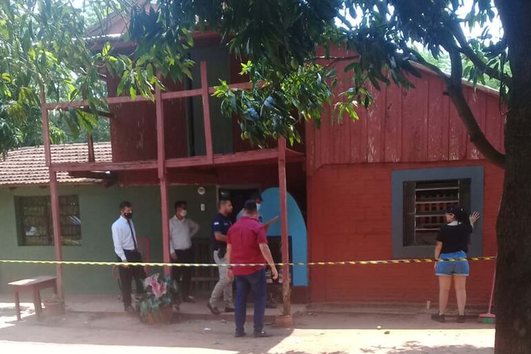 La casa y despensa donde ocurrió el crimen, en la colonia Primero de Mayo de la ciudad de Caaguazú.