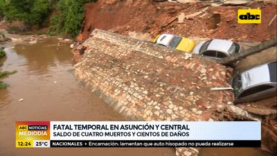 Numerosos barrios fueron afectados con inundaciones y lamentablemente se perdieron vidas por deslizamiento de tierra.  La fuerza de las aguas arrastraron incluso vehículos.