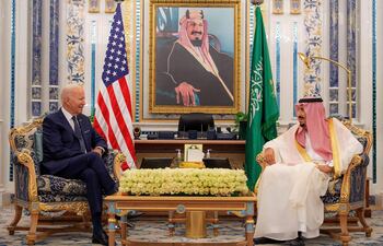 Joe Biden con el rey Salman bin Abdulaziz durante la visita del presidente de los Estados Unidos a Arabia Saudí.