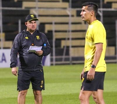 Fernando Jubero, cuestionado director técnico español de Guaraní.