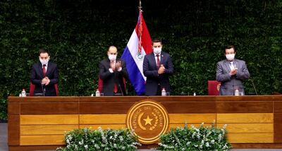 Los colorados Óscar Salomón y Pedro Alliana (en el centro), presidentes de las cámaras, siguieron la sesión desde el Congreso.