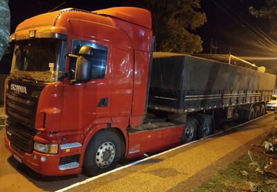 Dos detenidos tras abandonar tracto camión robado e intentar huir