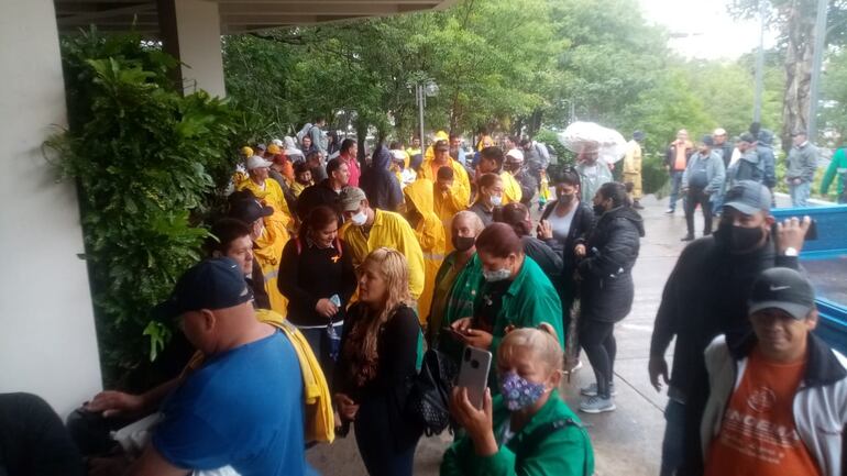 Los funcionarios también solicitarán aumento salarial