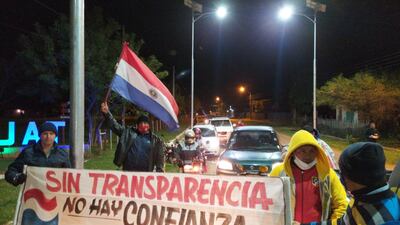 Manifestantes de Paraguarí piden dejar de ser cómplices de los corruptos.