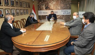 Empresarios algodoneros reunidos con el ministro de Agricultura, Ing. Santiago Bertoni