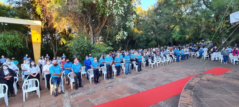 Por medidas de seguridad sanitaria en el contexto de la pandemia del coronavirus, las misas en el santuario de Itacuá se realizan ante un número máximo de 500 personas.