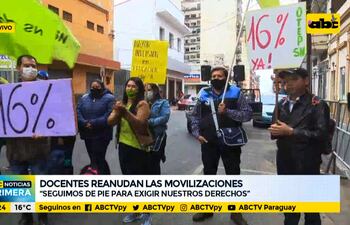 Docentes reanudan movilizaciones, exigiendo reajuste salarial
