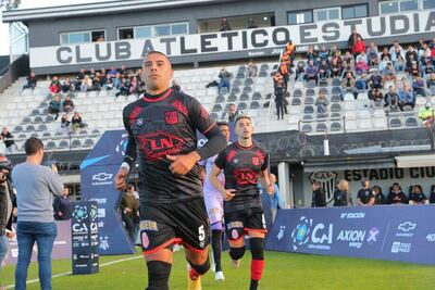 El volante Dylan  Glaby (07/04/1996), está para sumarse al auriazul.