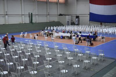 Vacunatorio de la Secretaría Nacional de Deportes se mostró prácticamente vacío a la mitad de la mañana.