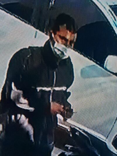 La policía de la comisaría 6ª de Itauguá está tratando de identificar a esta persona, sindicado como supuesto autor del robo de un biciclo en el supermercado Morel Hermanos de Itauguá.