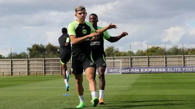 Julio Enciso, durante el entrenamiento de esta mañana con el Brighton.