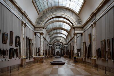 La gran galería del Museo del Louvre, en París. El espacio cerró sus puertas al público el 13 de marzo pasado.